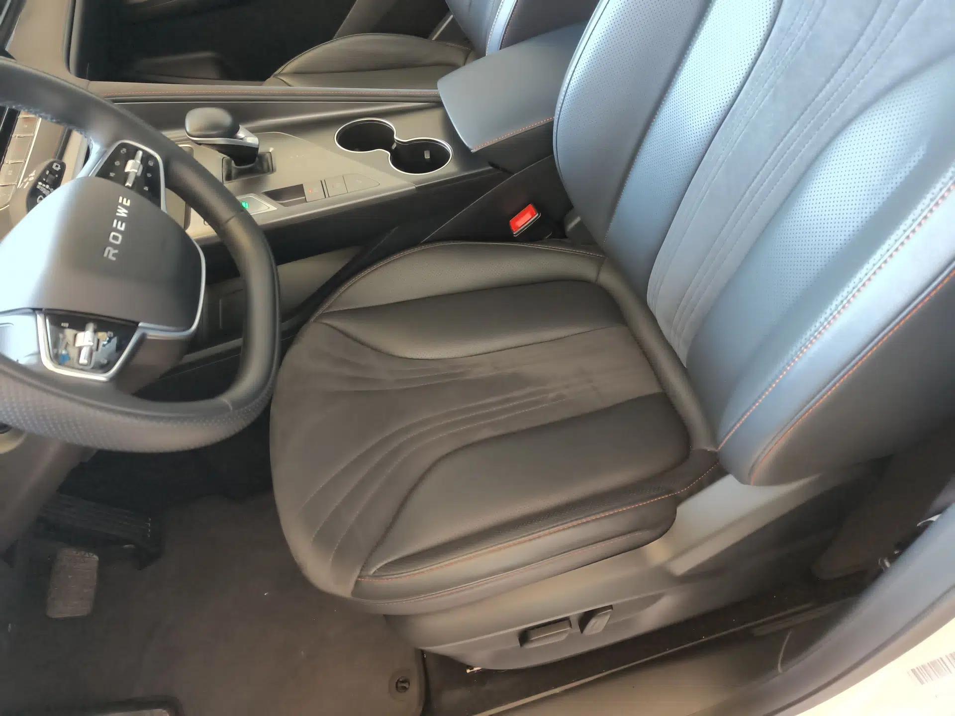 Roewe D5X DMH 2024 135 Tech Edition — миниатюра 17