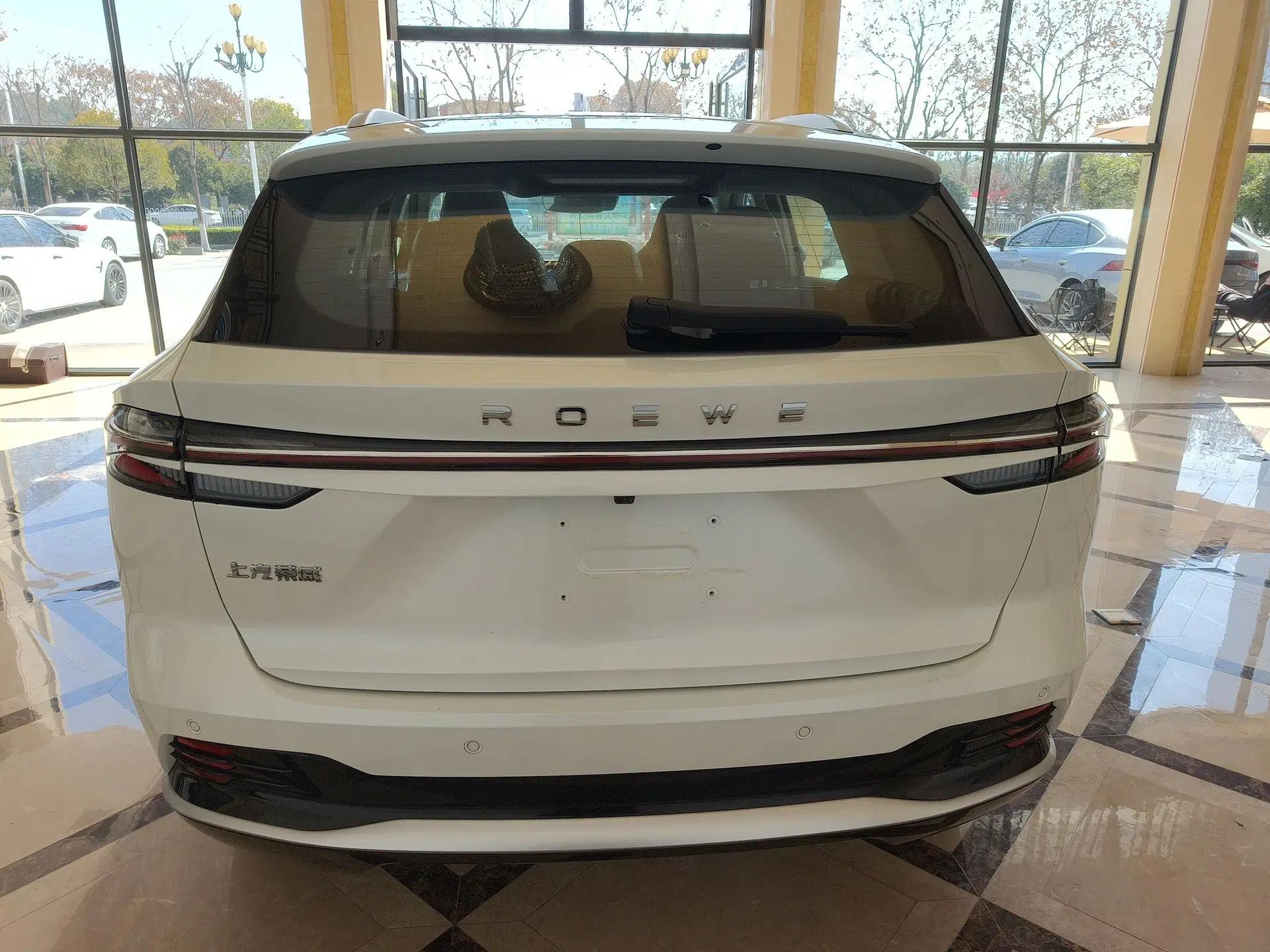 Roewe D5X DMH 2024 135 Tech Edition — миниатюра 3