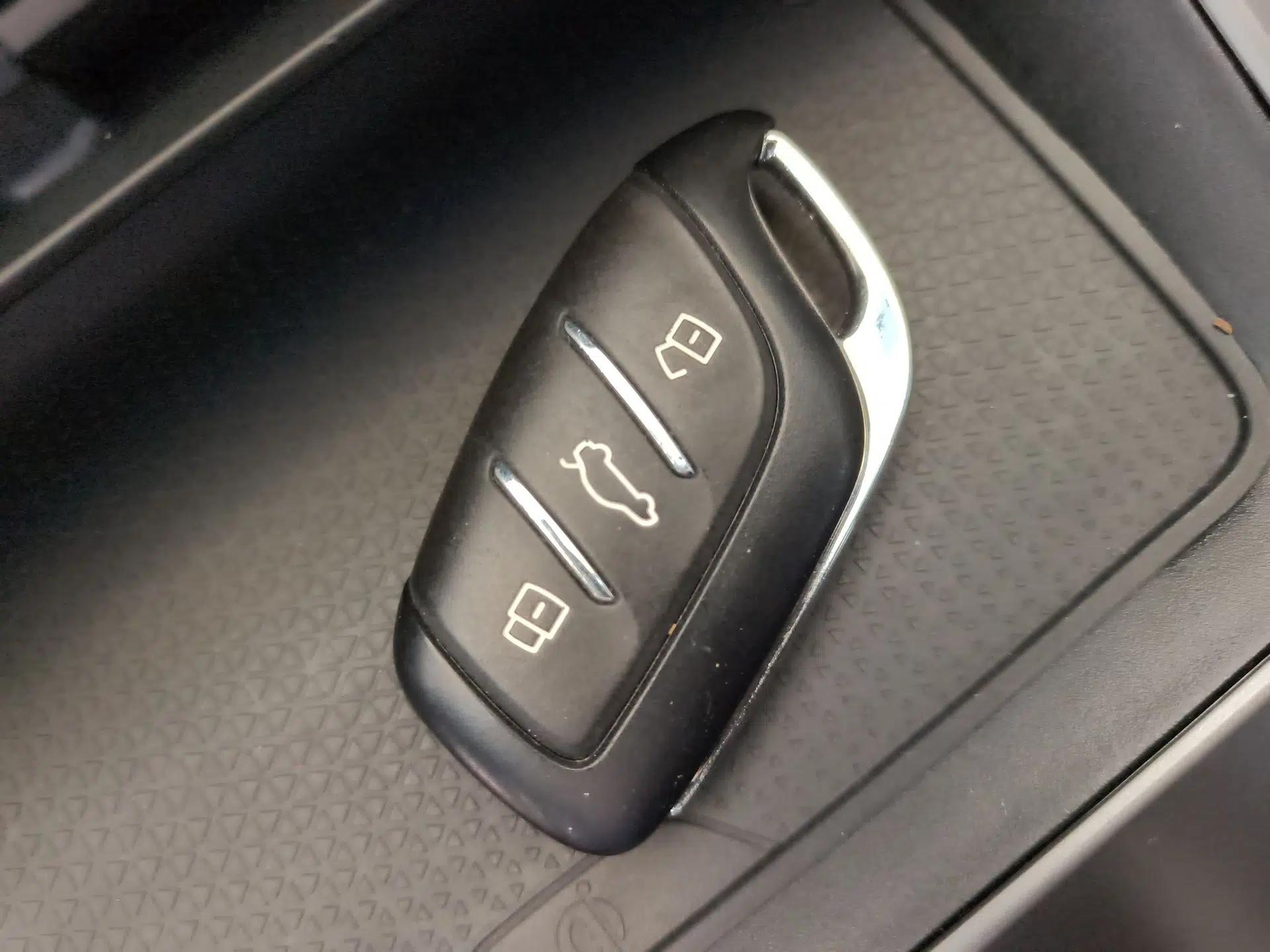 Roewe D5X DMH 2024 135 Tech Edition — миниатюра 23