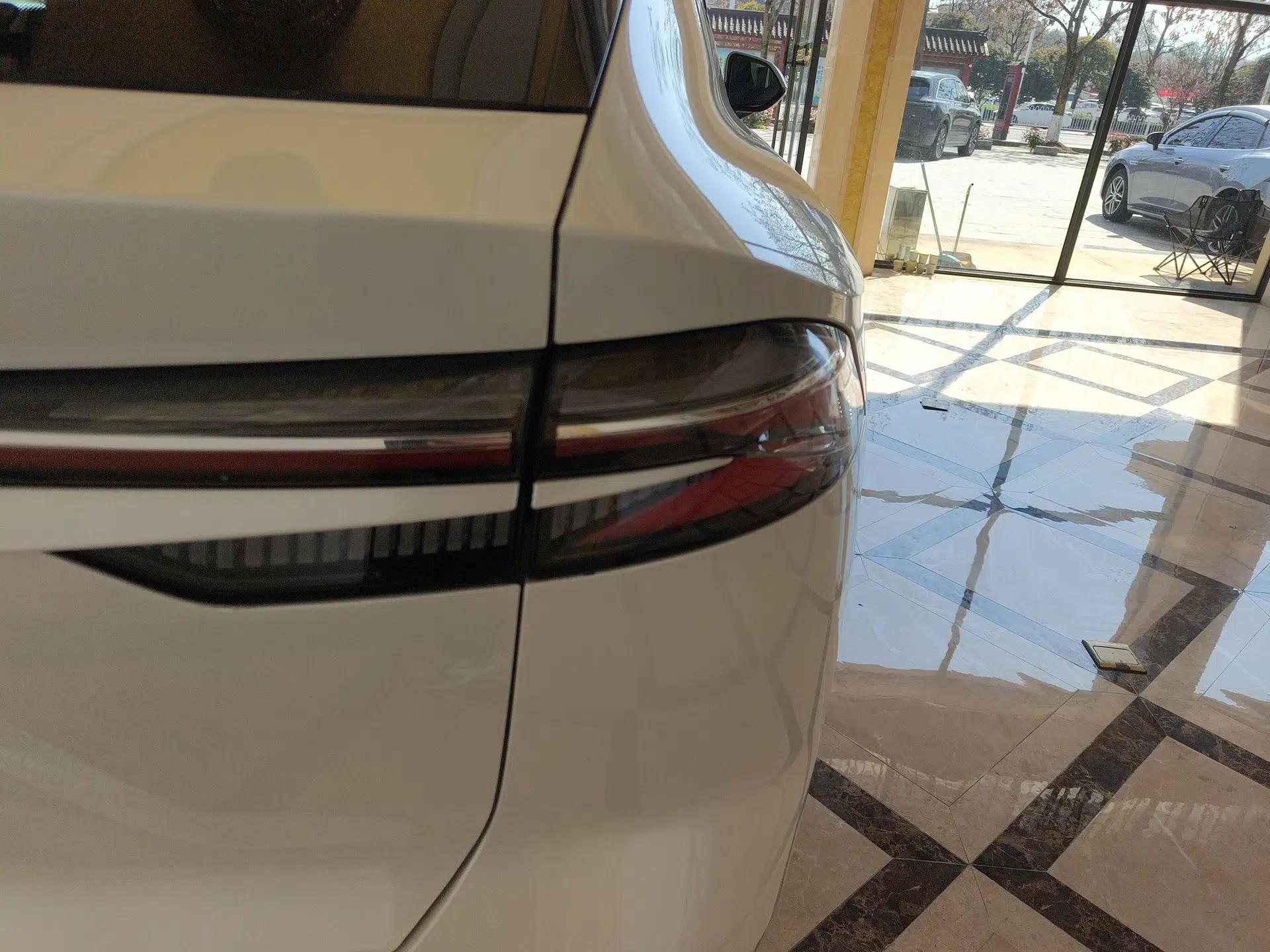 Roewe D5X DMH 2024 135 Tech Edition — миниатюра 9
