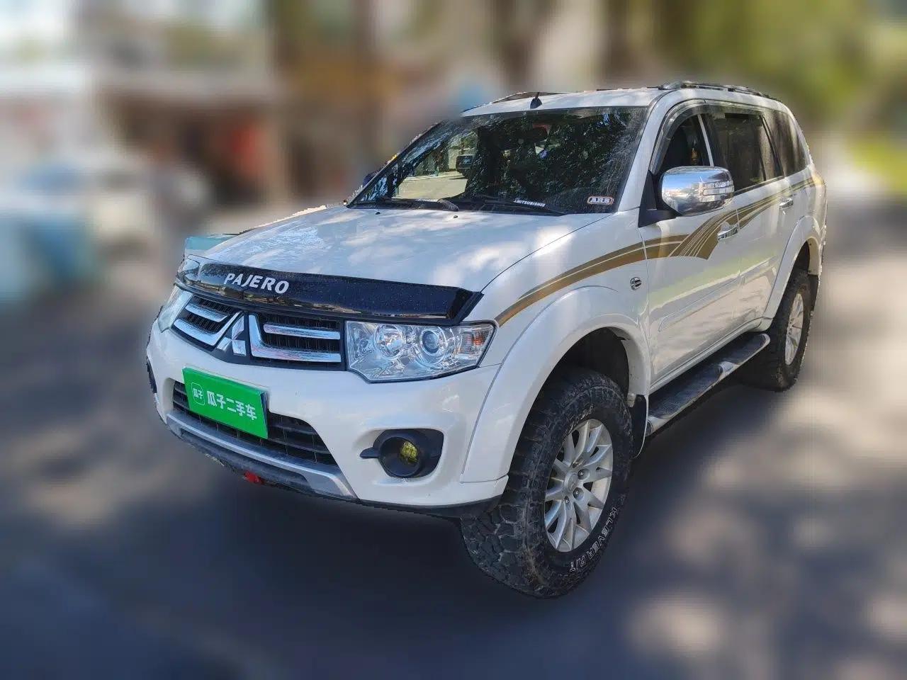 Mitsubishi Pajero Sport 2013 3.0L Automatic 4x4 Executive Edition — миниатюра 1