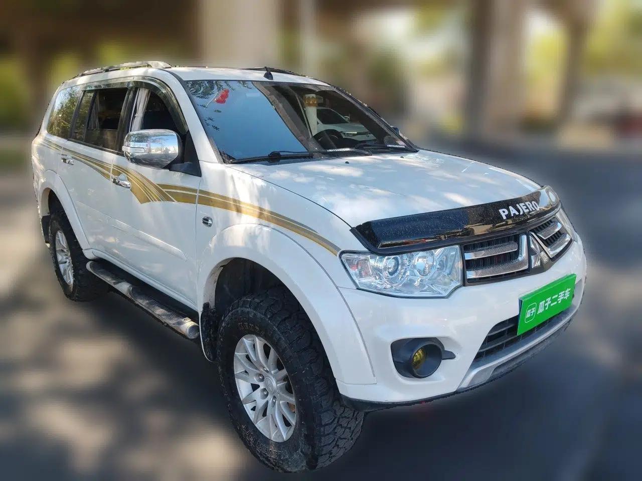 Mitsubishi Pajero Sport 2013 3.0L Automatic 4x4 Executive Edition — миниатюра 3