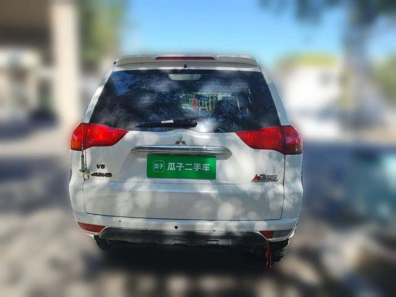 Mitsubishi Pajero Sport 2013 3.0L Automatic 4x4 Executive Edition — миниатюра 5