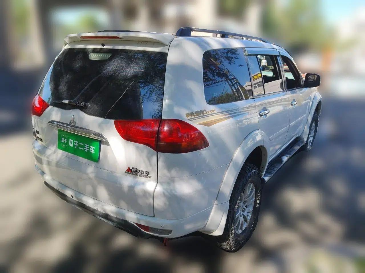 Mitsubishi Pajero Sport 2013 3.0L Automatic 4x4 Executive Edition — миниатюра 6