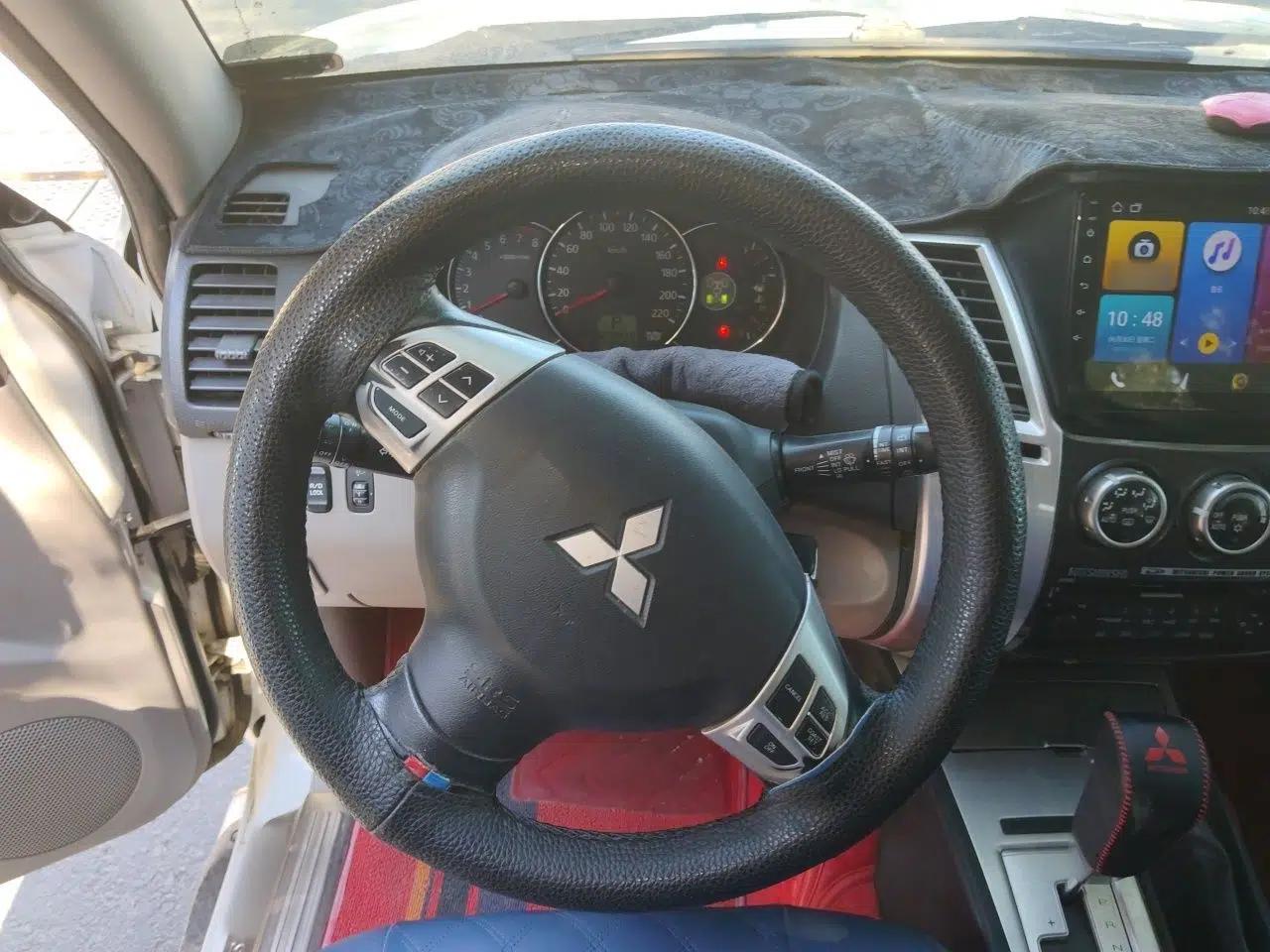 Mitsubishi Pajero Sport 2013 3.0L Automatic 4x4 Executive Edition — миниатюра 10