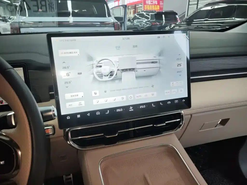 Jetour Mountain & Sea L9 2025 1.5TD 2DHT Flagship Edition 6-seater — миниатюра 13