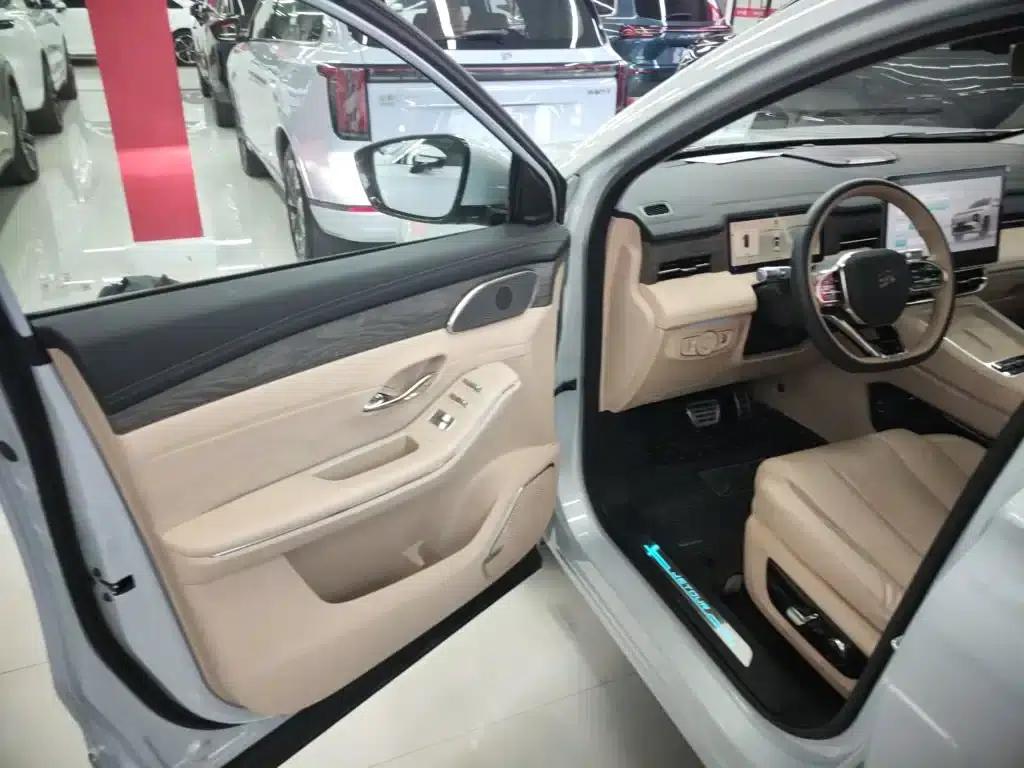 Jetour Mountain & Sea L9 2025 1.5TD 2DHT Flagship Edition 6-seater — миниатюра 16