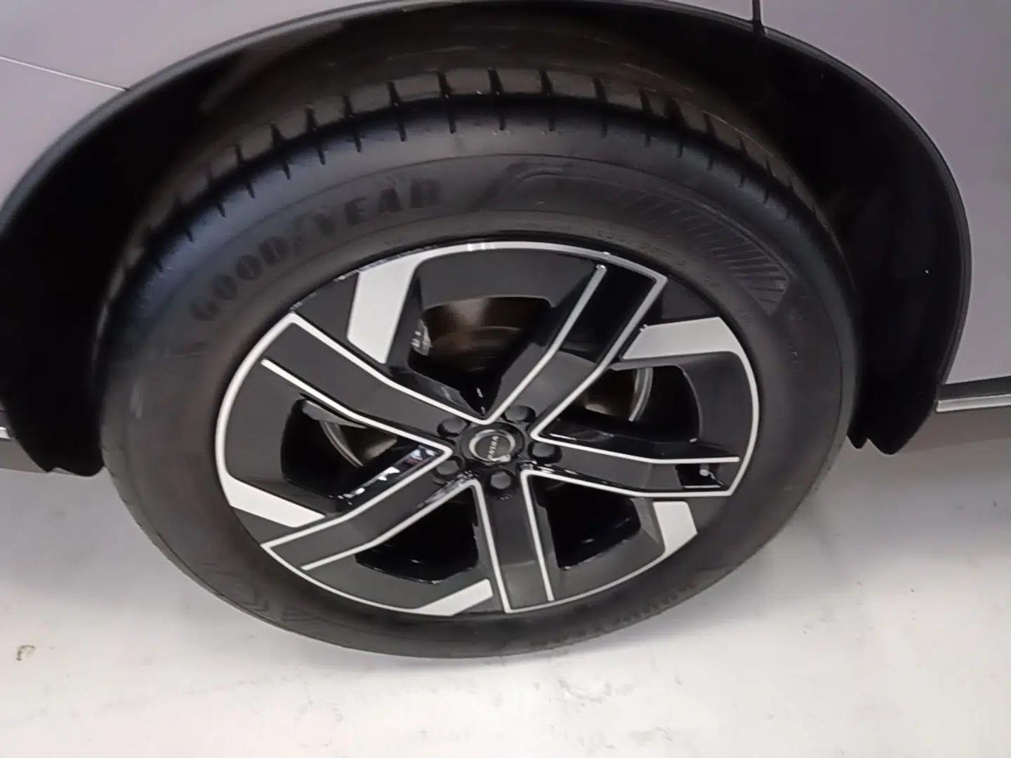 Volvo XC70 Plug-in Hybrid 2026 Model Four-Wheel Drive Long-Range Core — миниатюра 16