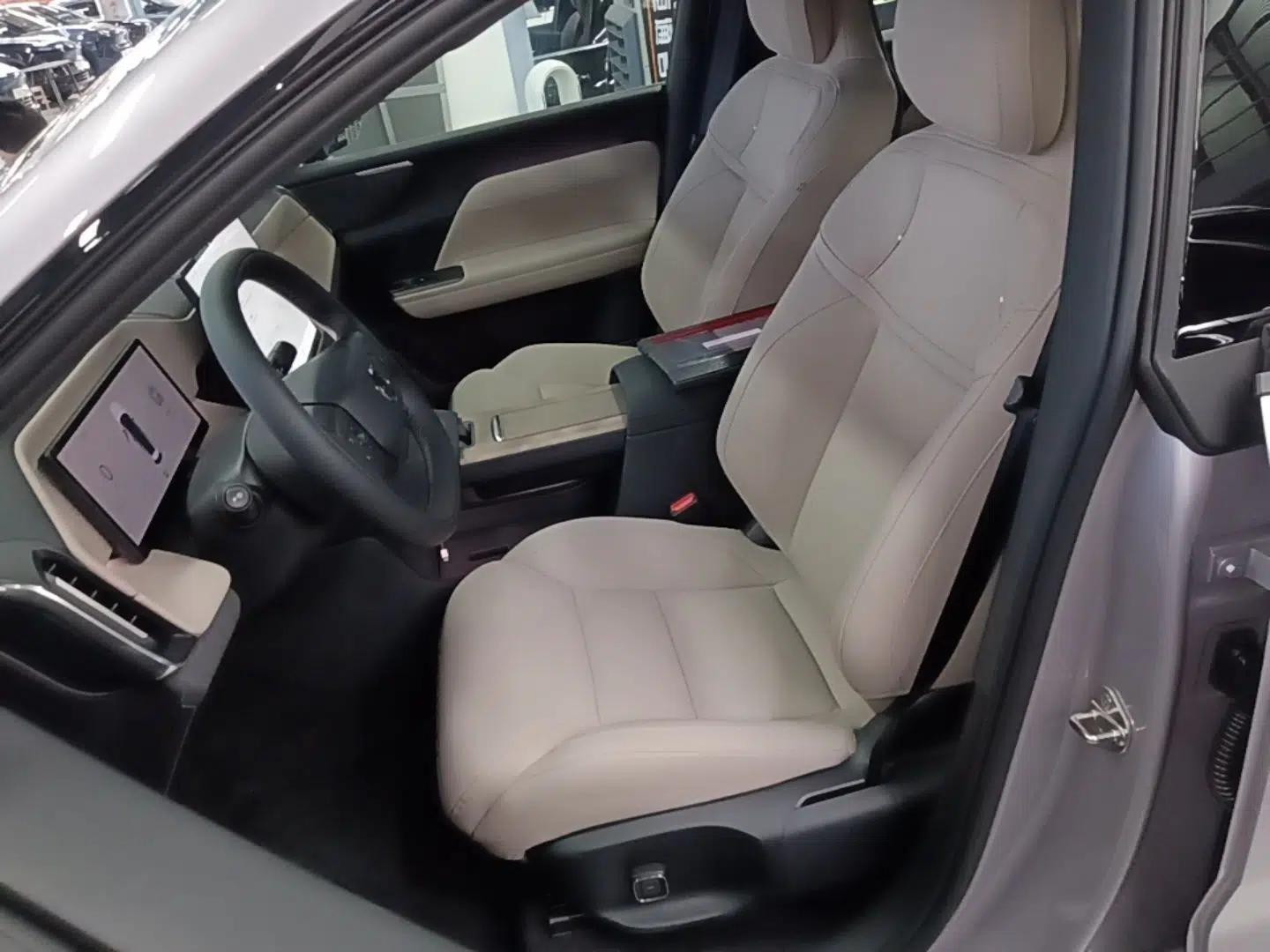 Volvo XC70 Plug-in Hybrid 2026 Model Four-Wheel Drive Long-Range Core — миниатюра 22