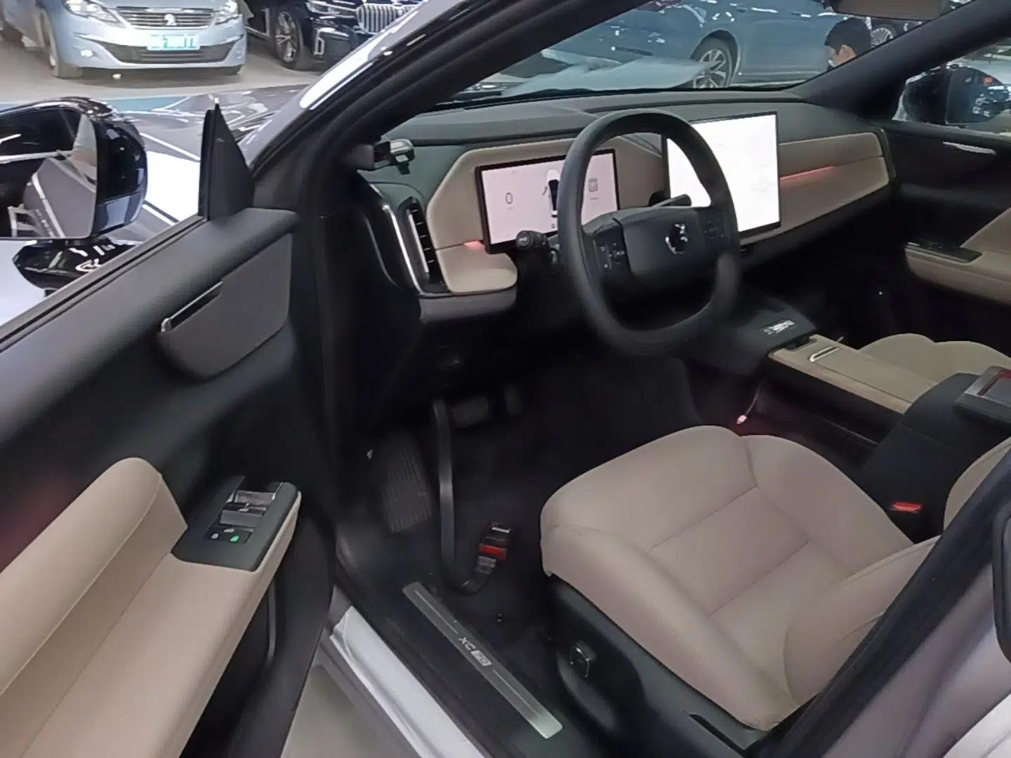 Volvo XC70 Plug-in Hybrid 2026 Model Four-Wheel Drive Long-Range Core — миниатюра 23