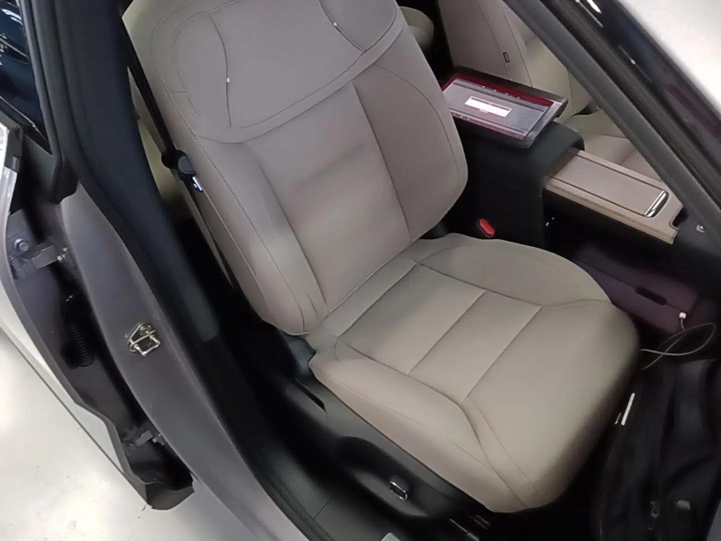 Volvo XC70 Plug-in Hybrid 2026 Model Four-Wheel Drive Long-Range Core — миниатюра 24