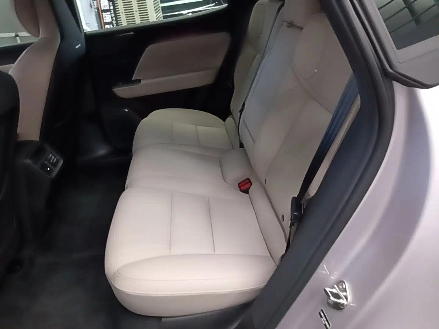 Volvo XC70 Plug-in Hybrid 2026 Model Four-Wheel Drive Long-Range Core — миниатюра 25