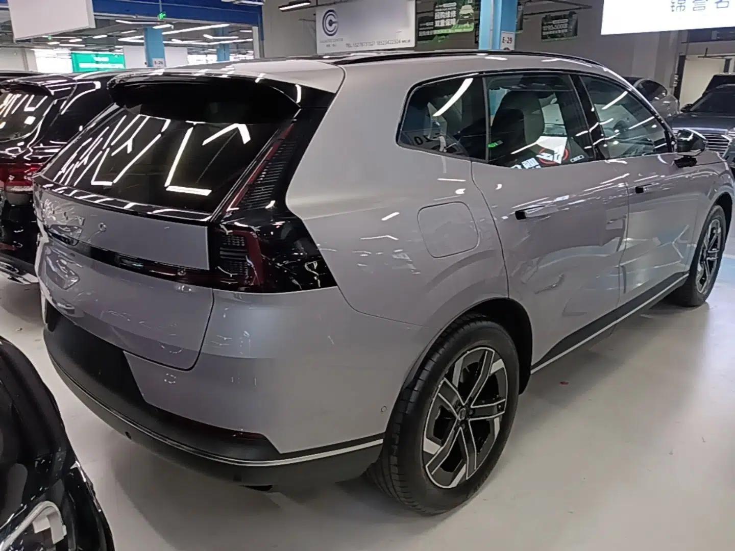 Volvo XC70 Plug-in Hybrid 2026 Model Four-Wheel Drive Long-Range Core — миниатюра 6