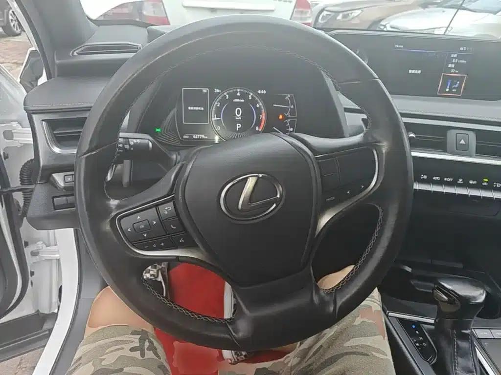 Lexus UX 2020 200 Special Edition — миниатюра 11