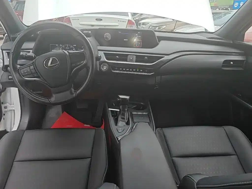 Lexus UX 2020 200 Special Edition — миниатюра 10