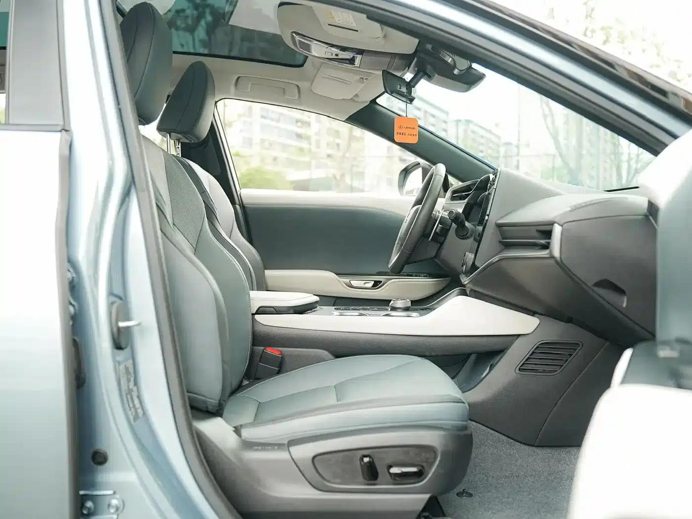 Lexus RZ 2023 450e AWD Luxury Edition — миниатюра 11