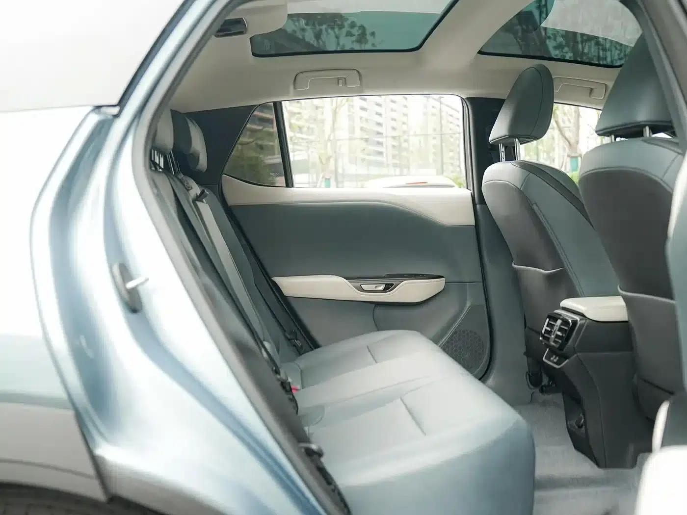 Lexus RZ 2023 450e AWD Luxury Edition — миниатюра 14
