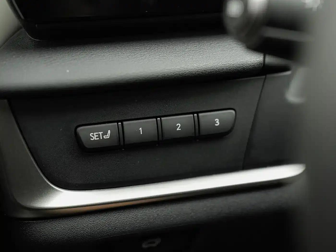 Lexus RZ 2023 450e AWD Luxury Edition — миниатюра 24