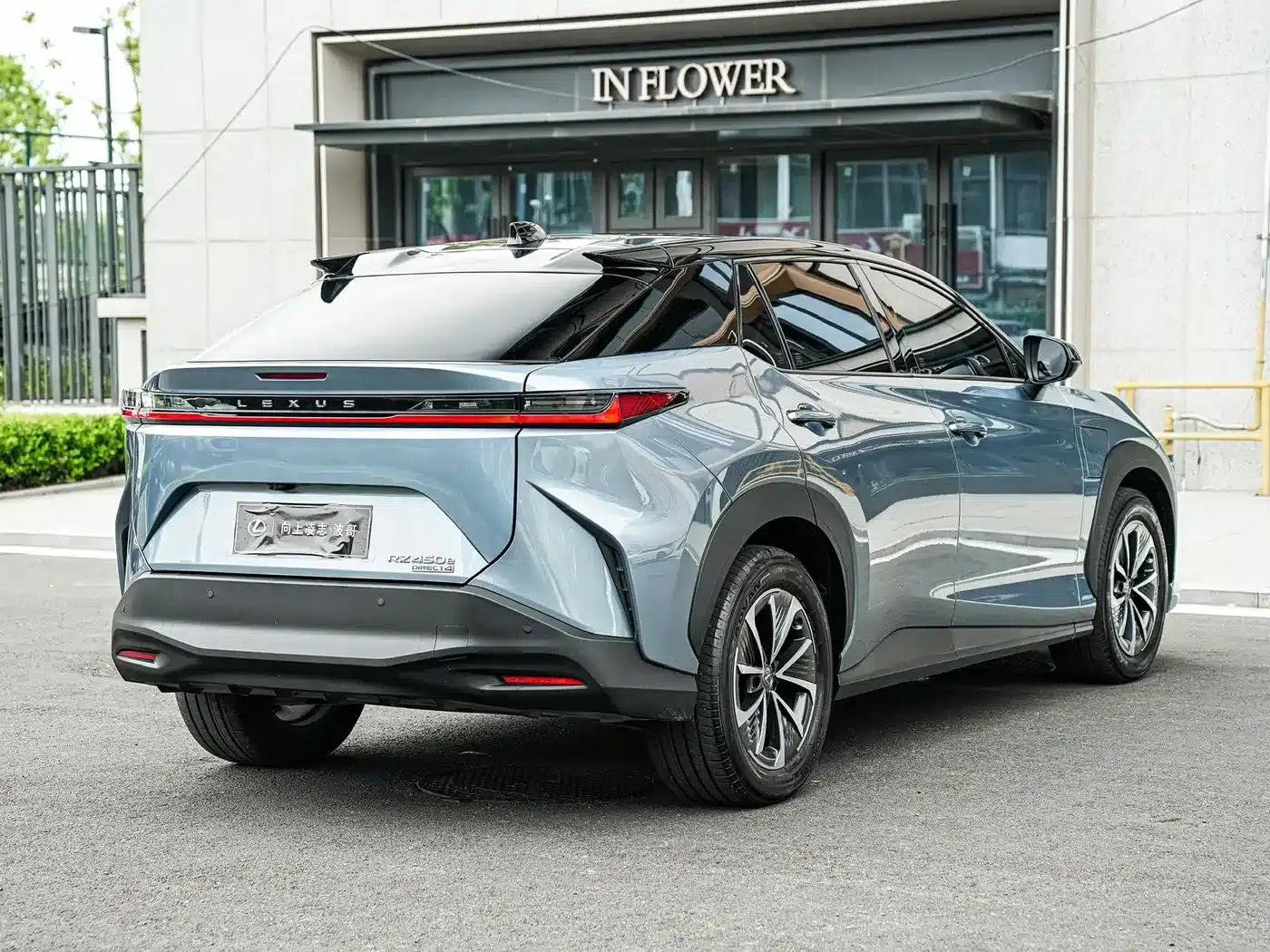 Lexus RZ 2023 450e AWD Luxury Edition — миниатюра 4