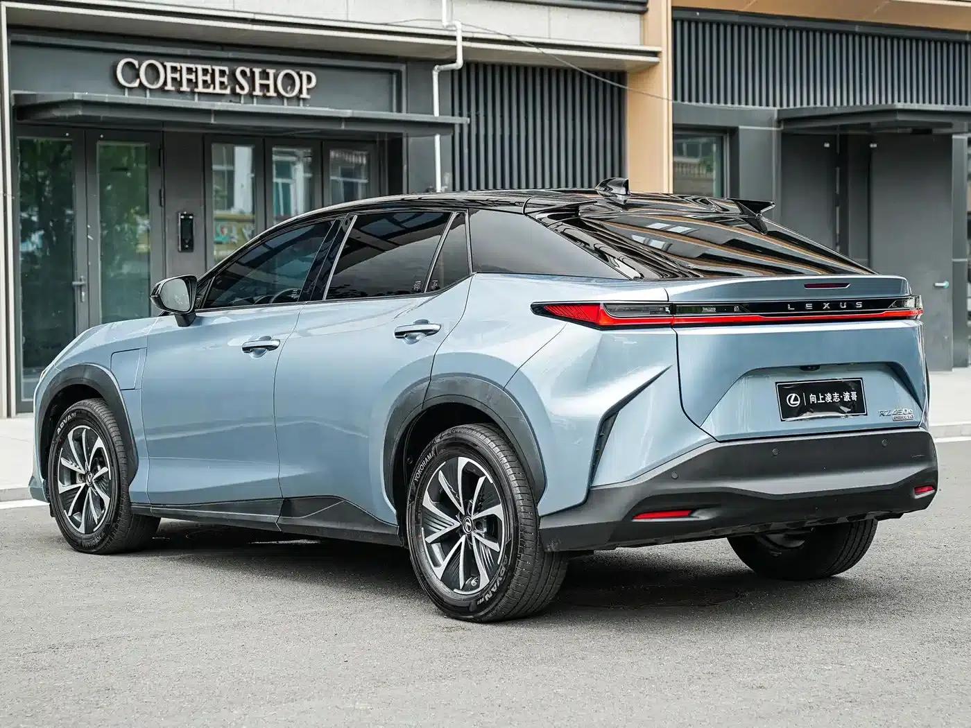 Lexus RZ 2023 450e AWD Luxury Edition — миниатюра 6