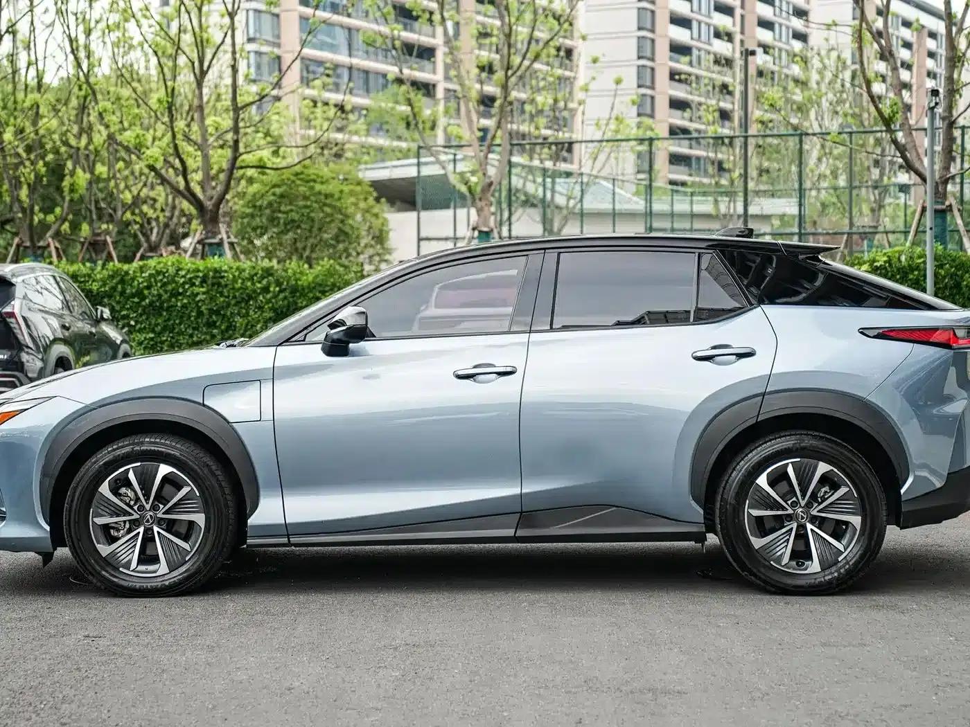 Lexus RZ 2023 450e AWD Luxury Edition — миниатюра 7