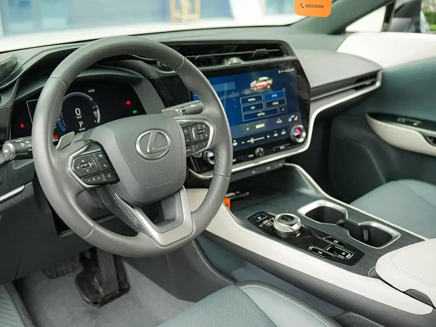 Lexus RZ 2023 450e AWD Luxury Edition — миниатюра 9