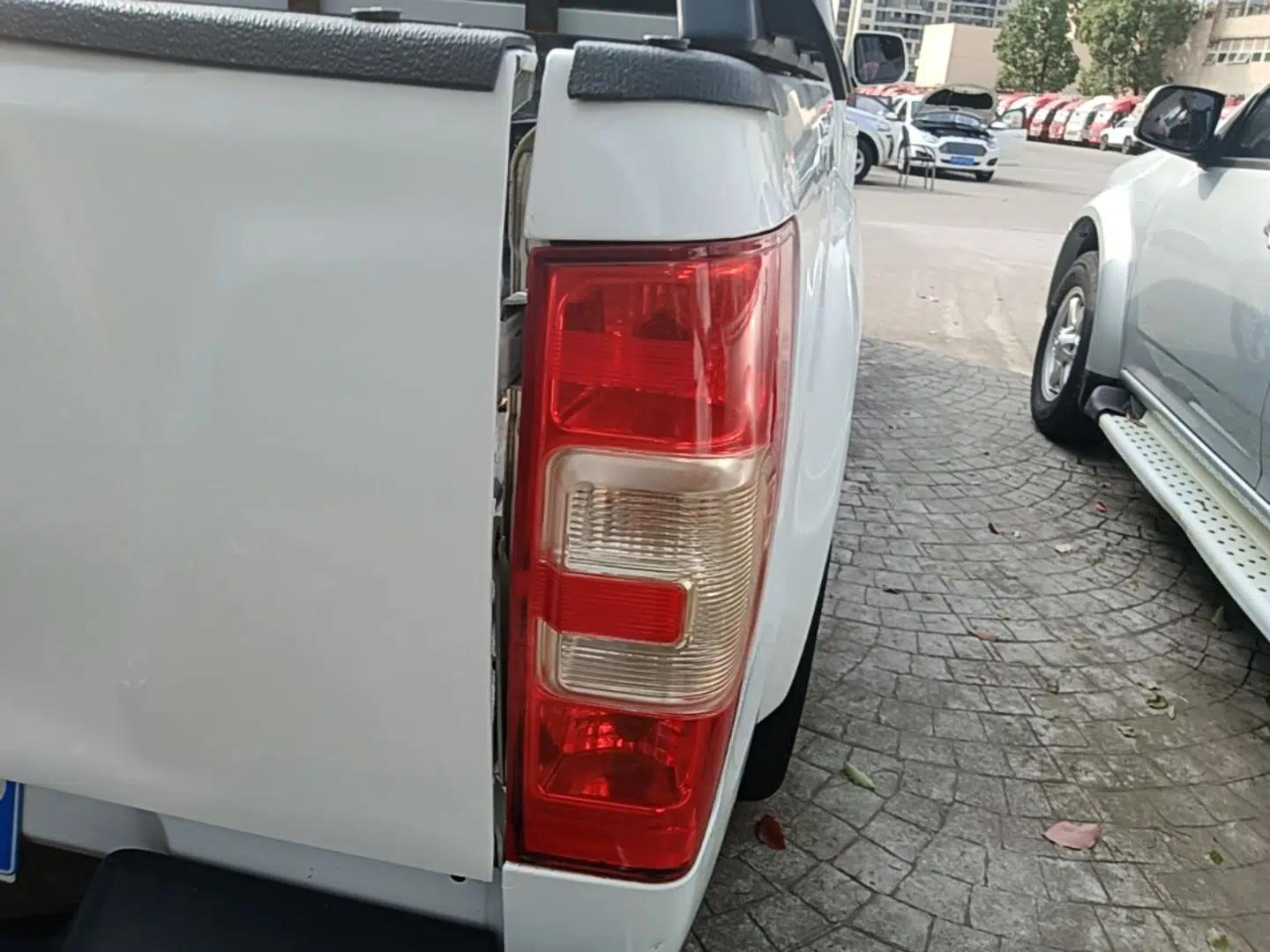 Isuzu JLM 2018 2.8T Classic Edition 4x4 Luxury Version JE493ZLQ5F — миниатюра 9