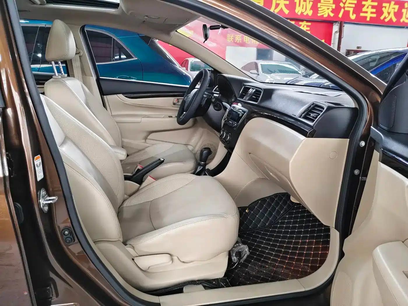 Ciaz 2015 1.6L Automatic Enjoyment Edition — миниатюра 6