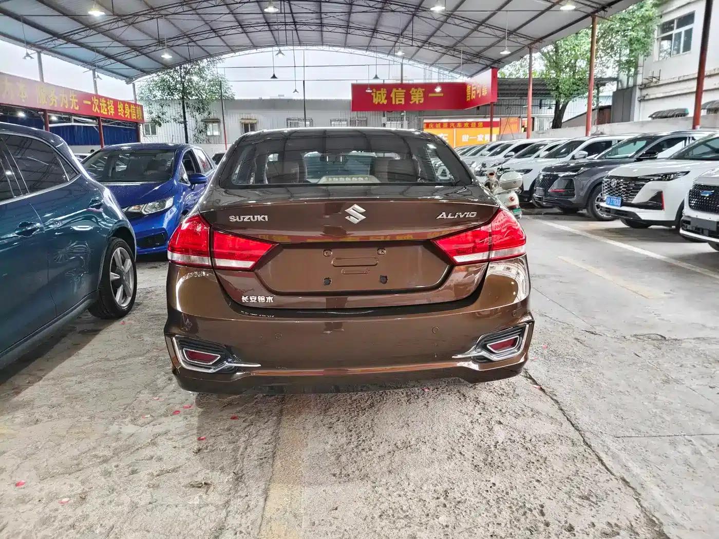 Ciaz 2015 1.6L Automatic Enjoyment Edition — миниатюра 9
