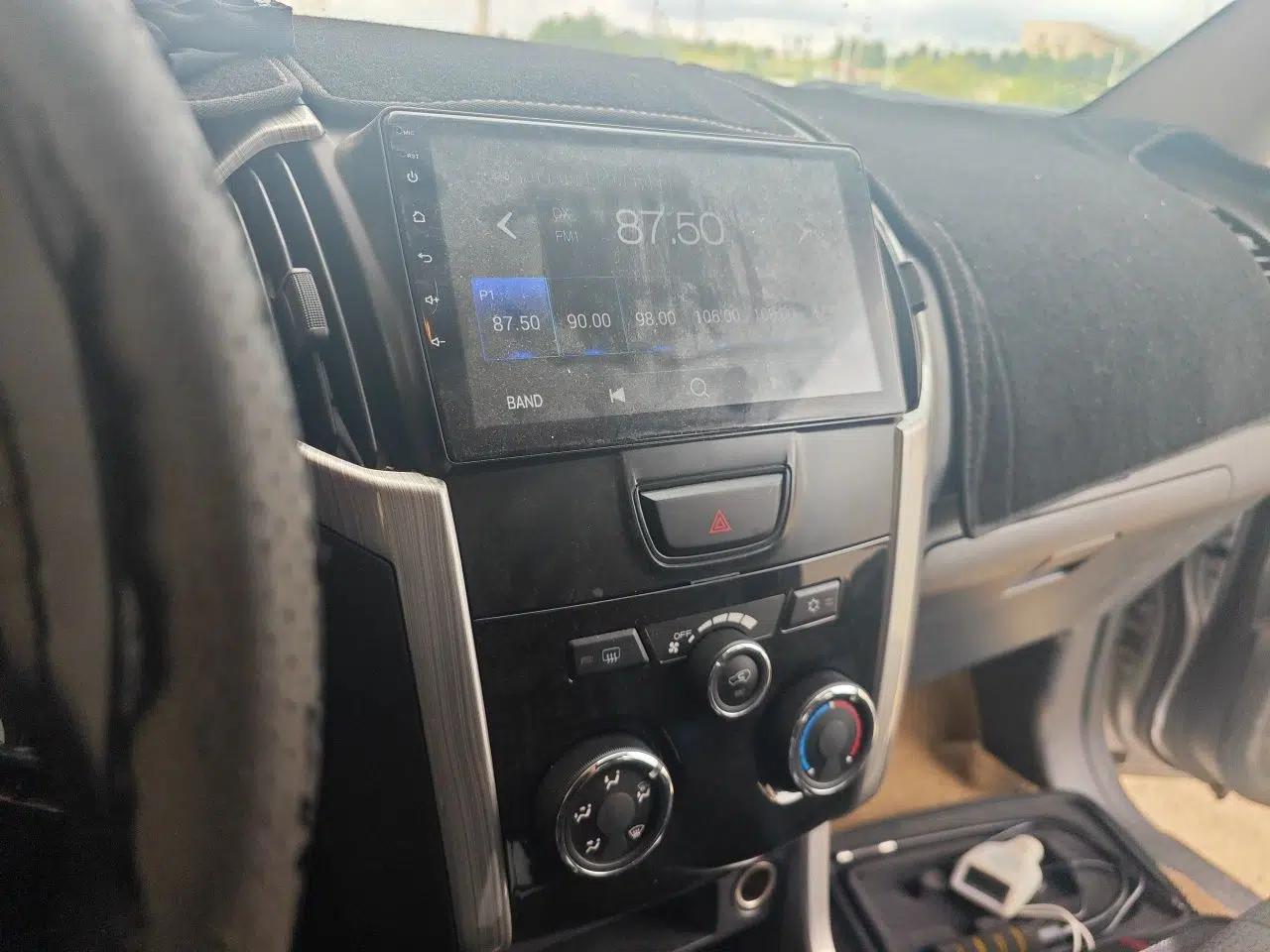 Isuzu D-MAX 2018 3.0T Four-Wheel Drive Manual Base Version 4JJ1-TC HI — миниатюра 13