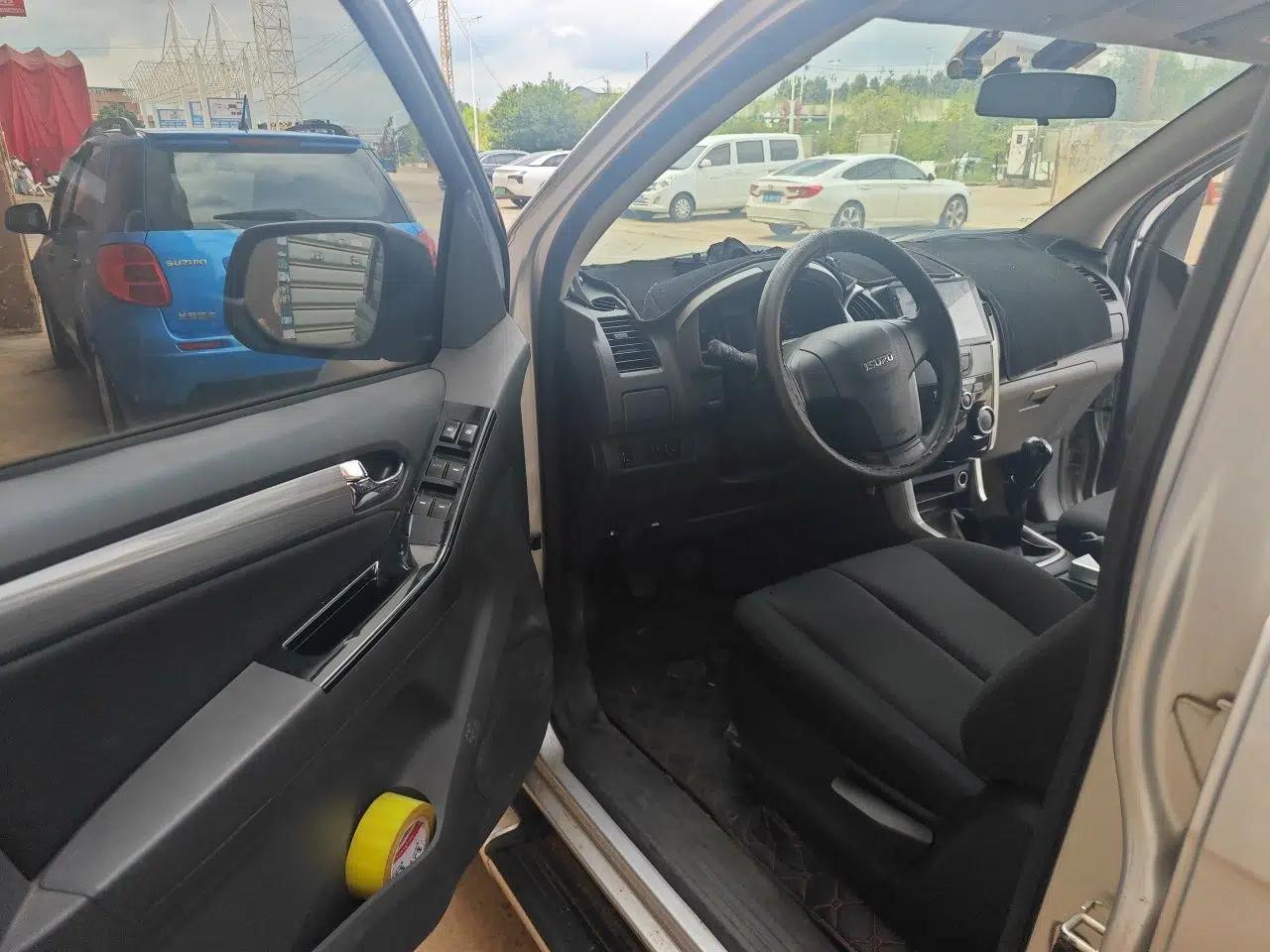 Isuzu D-MAX 2018 3.0T Four-Wheel Drive Manual Base Version 4JJ1-TC HI — миниатюра 16