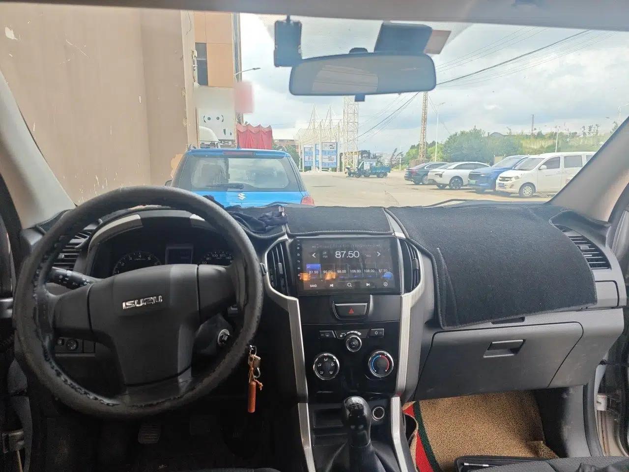 Isuzu D-MAX 2018 3.0T Four-Wheel Drive Manual Base Version 4JJ1-TC HI — миниатюра 9