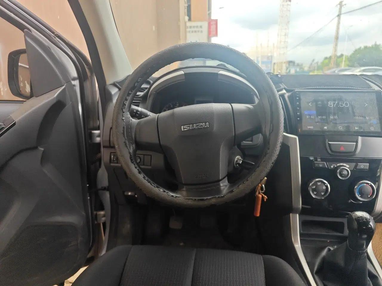 Isuzu D-MAX 2018 3.0T Four-Wheel Drive Manual Base Version 4JJ1-TC HI — миниатюра 10