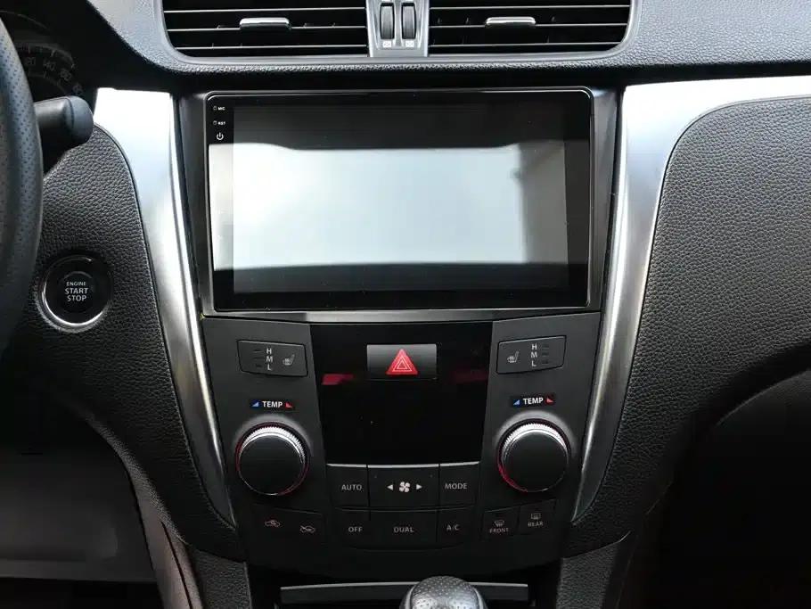 2011 Kizashi 2.4L 2WD Sport Navigation Edition — миниатюра 18