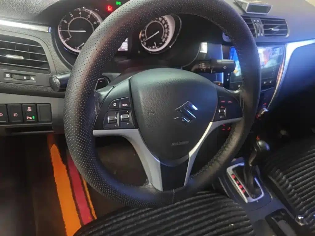 2011 Kizashi 2.4L 2WD Sport Navigation Edition — миниатюра 3