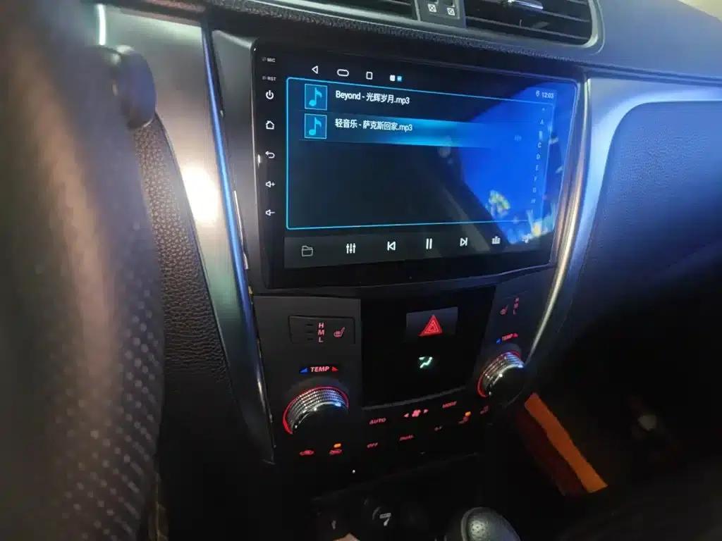 2011 Kizashi 2.4L 2WD Sport Navigation Edition — миниатюра 6