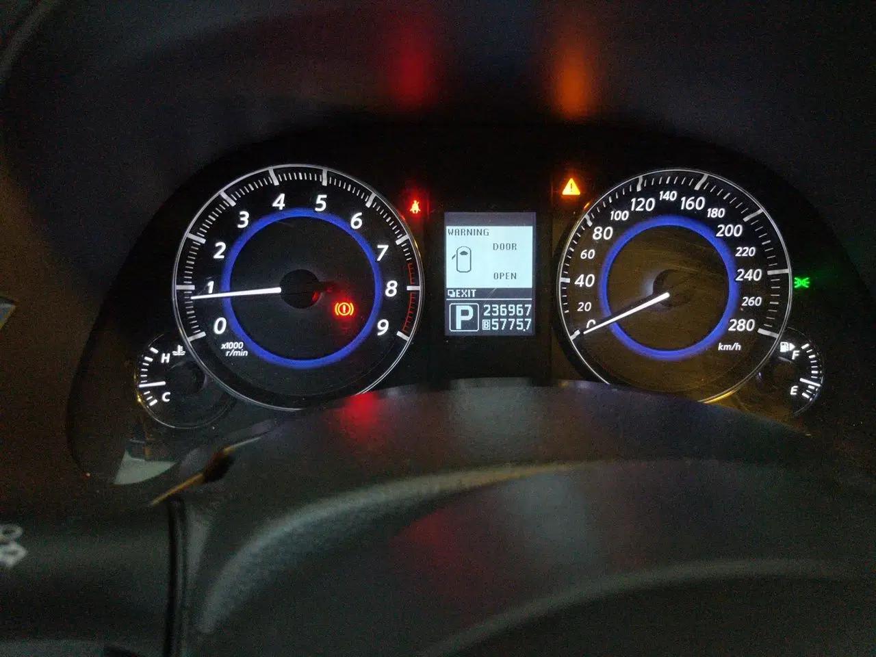 Infiniti QX70 2013 3.7L Supreme Edition — миниатюра 12