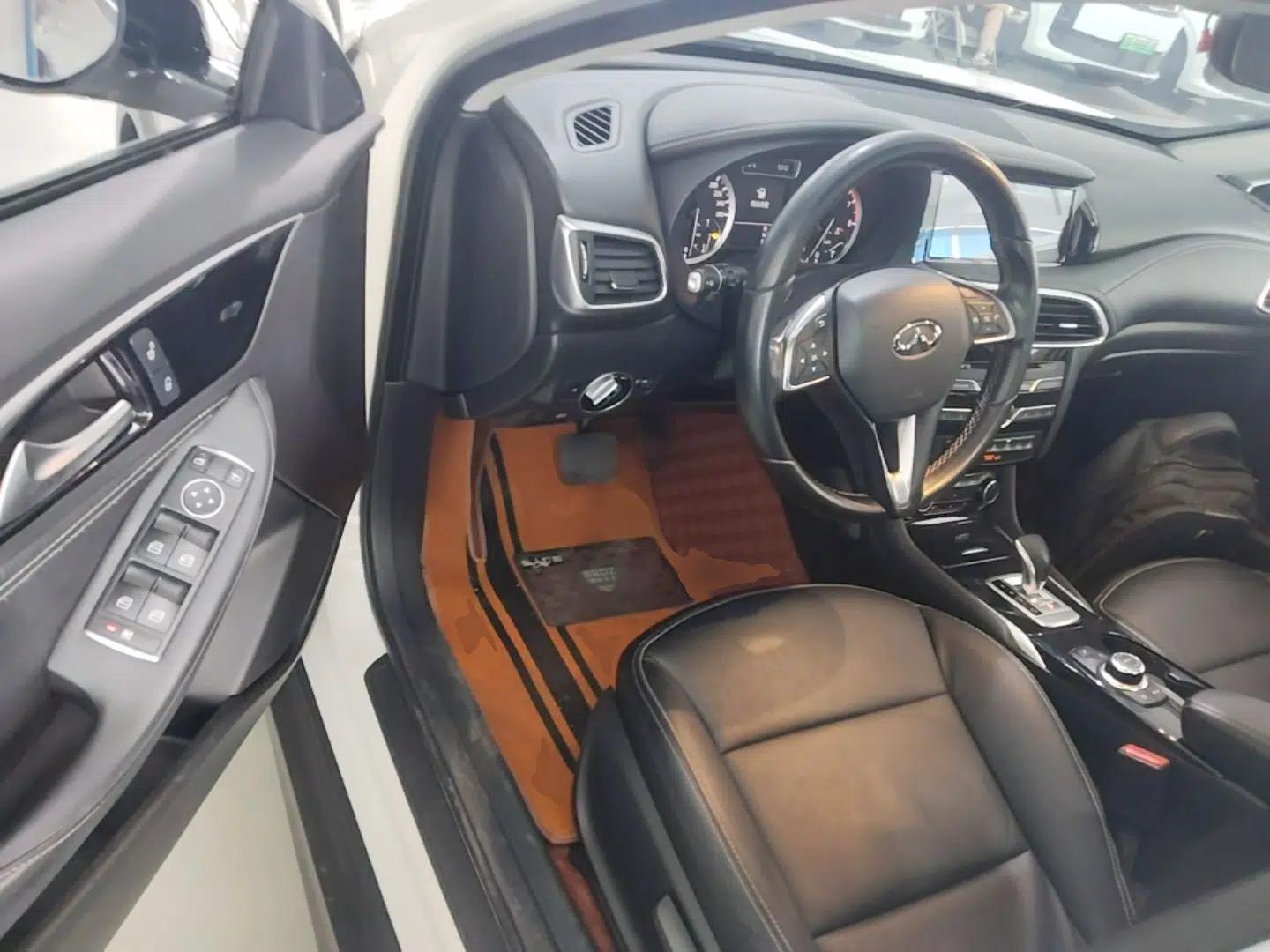 Infiniti QX30 2017 2.0T Four-Wheel Drive Fashion Edition — миниатюра 18