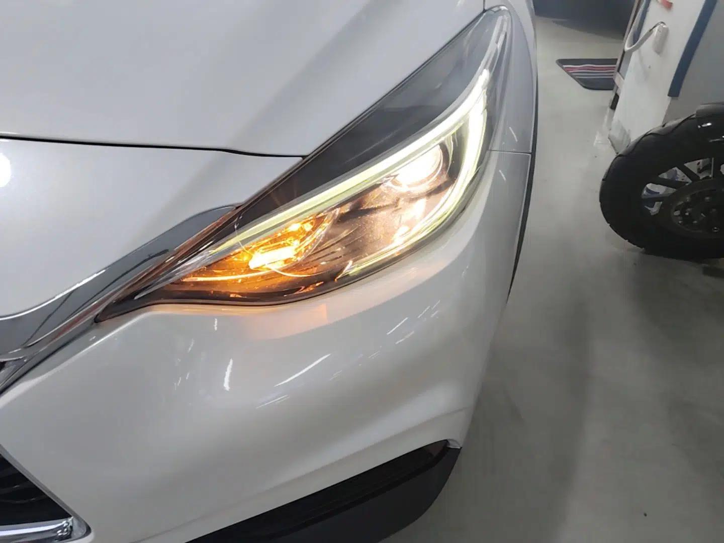 Infiniti QX30 2017 2.0T Four-Wheel Drive Fashion Edition — миниатюра 8