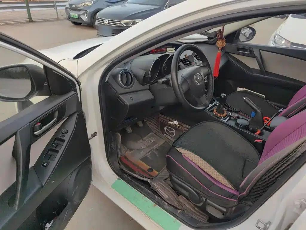 Mazda 3 Axela 2015 Sedan 1.6L Manual Comfort — миниатюра 14
