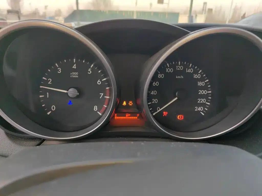 Mazda 3 Axela 2015 Sedan 1.6L Manual Comfort — миниатюра 4