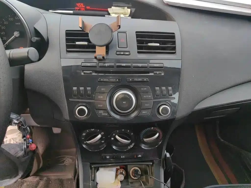 Mazda 3 Axela 2015 Sedan 1.6L Manual Comfort — миниатюра 6