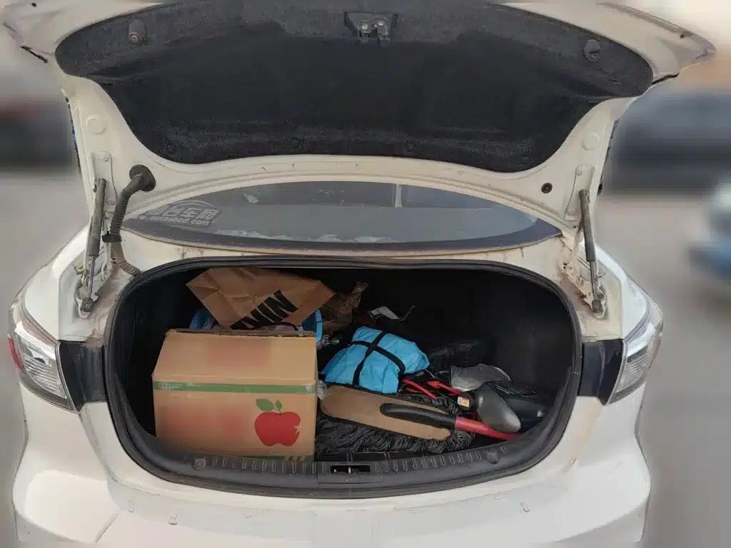 Mazda 3 Axela 2015 Sedan 1.6L Manual Comfort — миниатюра 10
