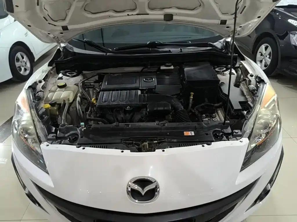 Mazda 3 Axela 2015 Sedan 1.6L Automatic Comfort Model — миниатюра 20