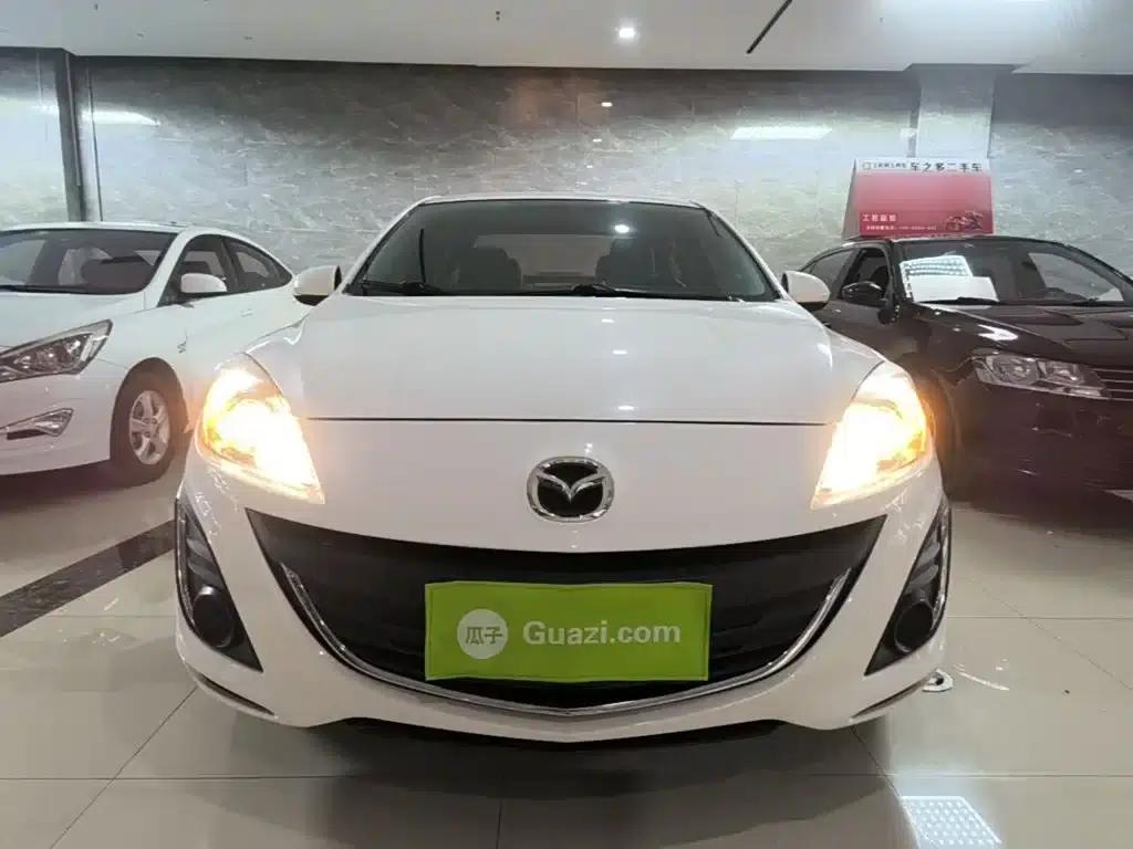 Mazda 3 Axela 2015 Sedan 1.6L Automatic Comfort Model — миниатюра 3