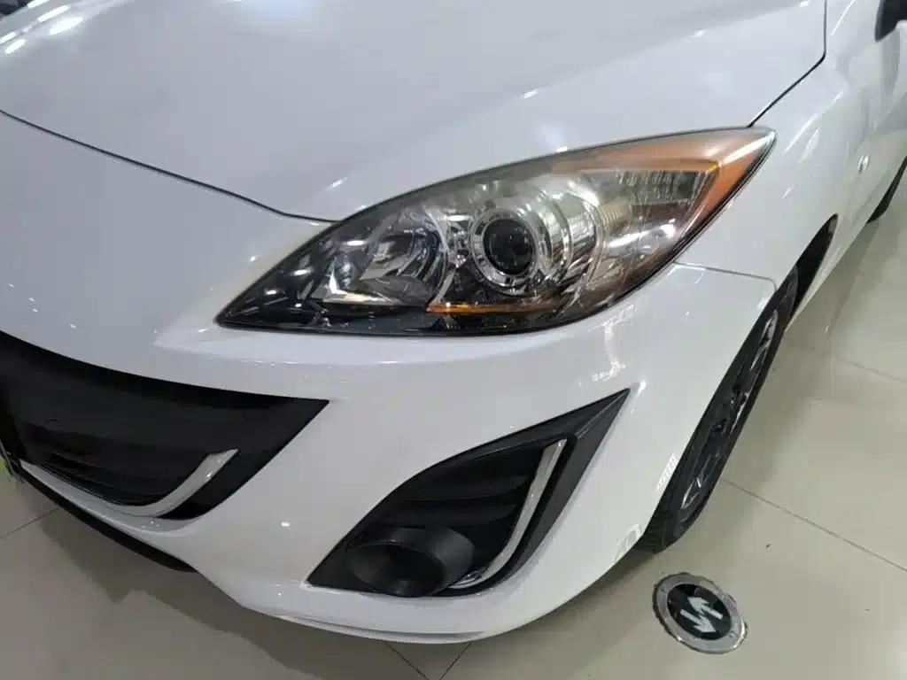 Mazda 3 Axela 2015 Sedan 1.6L Automatic Comfort Model — миниатюра 24