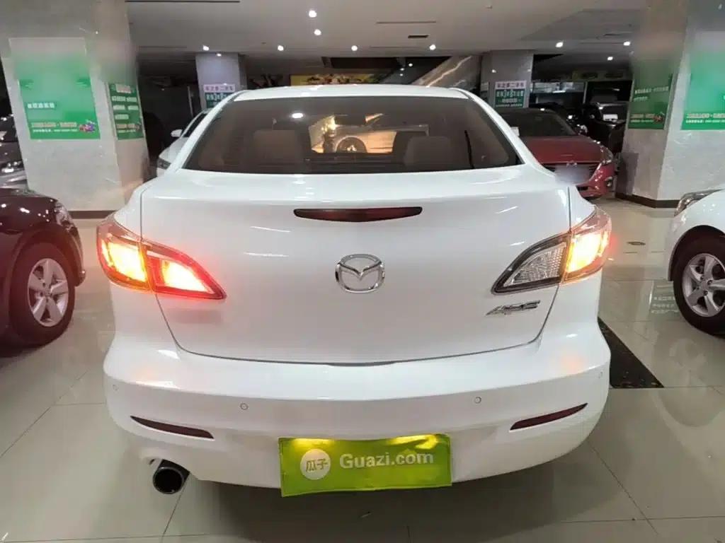 Mazda 3 Axela 2015 Sedan 1.6L Automatic Comfort Model — миниатюра 6