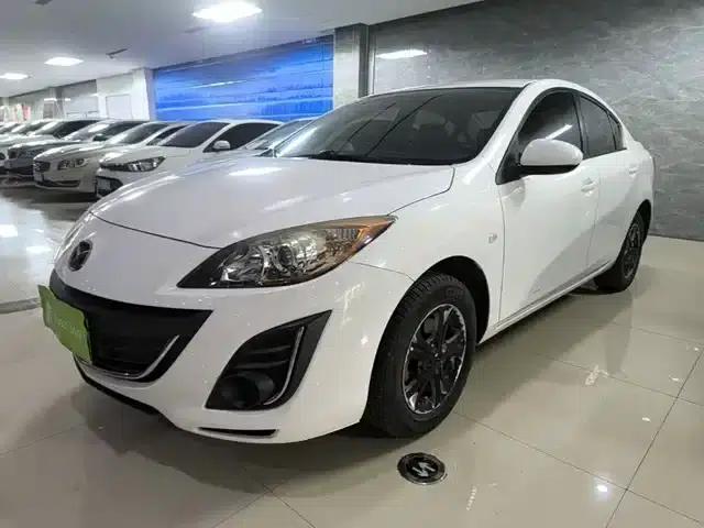 Mazda 3 Axela 2015 Sedan 1.6L Automatic Comfort Model