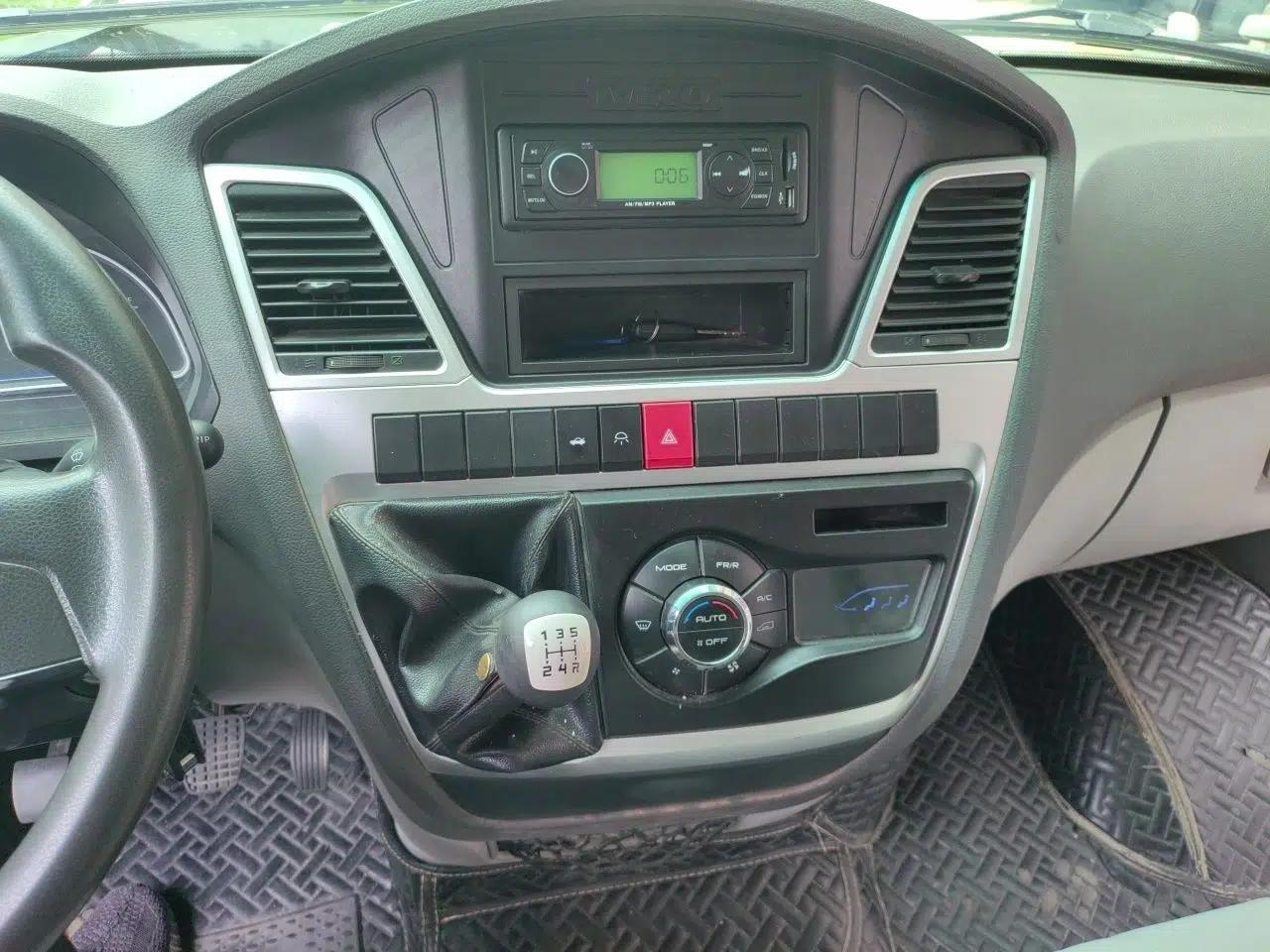 Iveco Power Daily 2017 2.5T Classic A32 Mid-Roof 6-7 Seater Bus 47Z5 — миниатюра 13