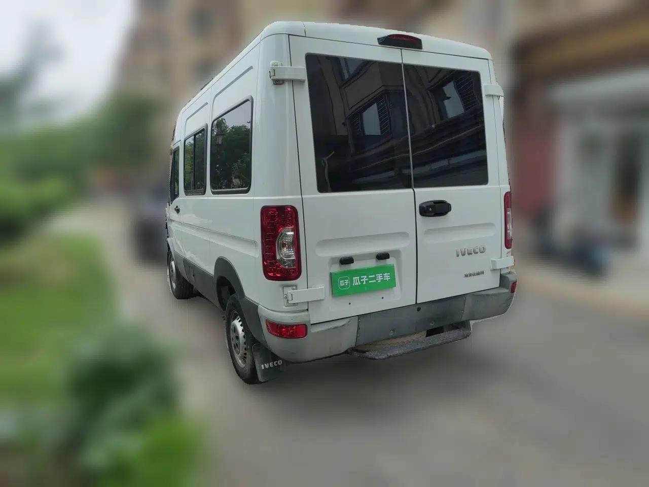 Iveco Power Daily 2017 2.5T Classic A32 Mid-Roof 6-7 Seater Bus 47Z5 — миниатюра 4